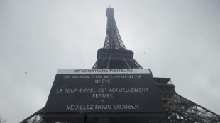 Paris: la gr&egrave;ve s'enlise, vers un troisi&egrave;me jour de fermeture de la Tour Eiffel