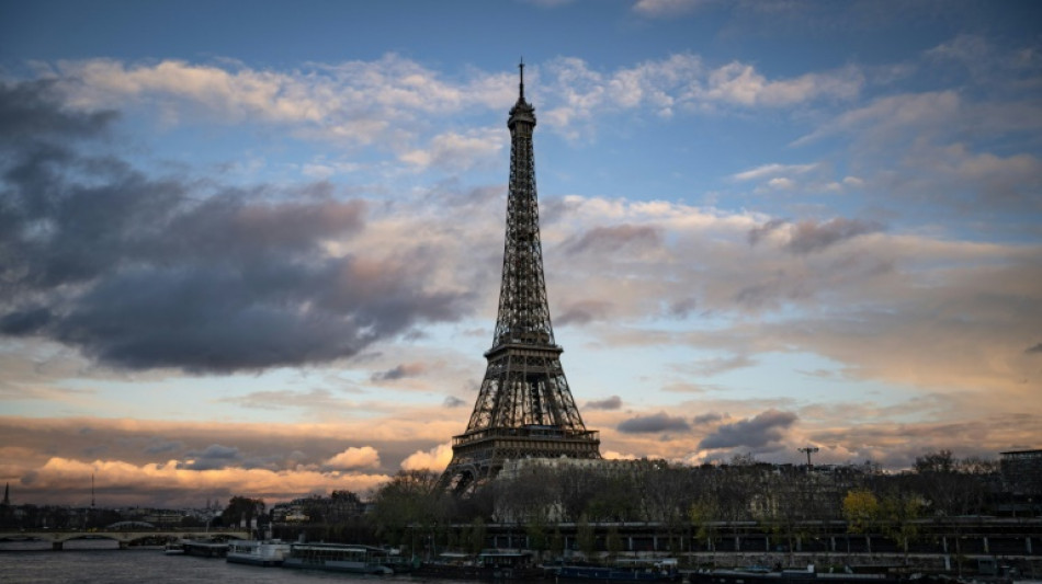 Paris: la tour Eiffel ferm&eacute;e &agrave; partir de ce lundi en raison d'une gr&egrave;ve 