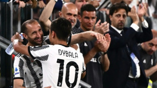 Italie: la Juve c&eacute;l&egrave;bre Chiellini et Dybala, la Lazio f&ecirc;te l'Europe