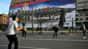 Estudantes s&eacute;rvios bloqueiam Belgrado contra resultado das elei&ccedil;&otilde;es