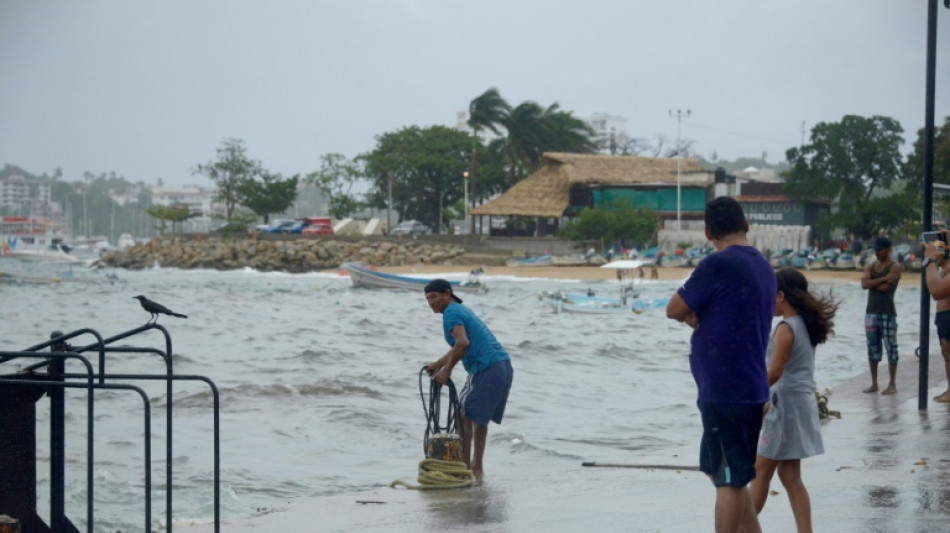 Furac&atilde;o Hillary avan&ccedil;a em dire&ccedil;&atilde;o ao noroeste do M&eacute;xico 
