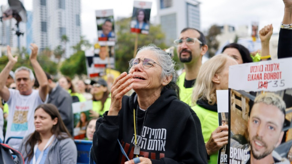 Larmes et cris de joie &agrave; Tel-Aviv pour la lib&eacute;ration d'otages isra&eacute;liennes