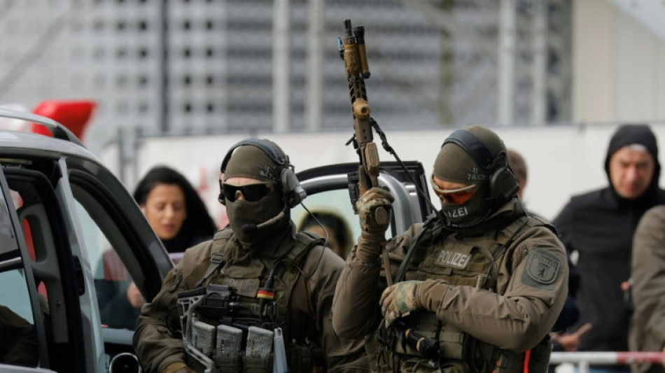 Mann bedroht Bauarbeiter wegen L&auml;rm mit Waffe: Spezialkr&auml;fte in Berlin im Einsatz