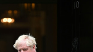 Boris Johnson se bat pour son poste apr&egrave;s des d&eacute;missions au sein de son gouvernement