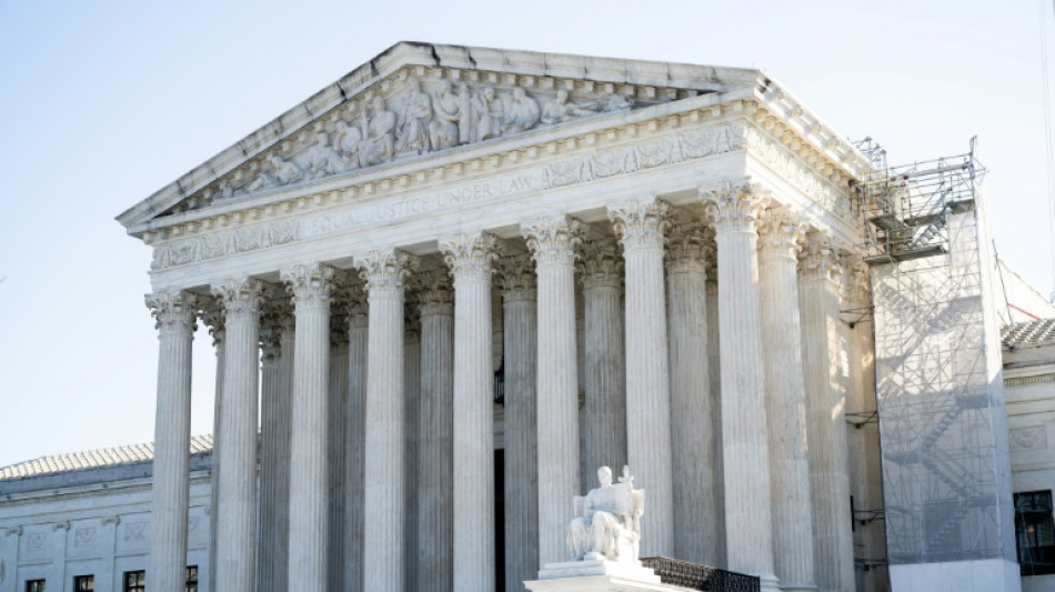 Suprema Corte dos EUA examina acesso de menores trans a tratamento de redesigna&ccedil;&atilde;o