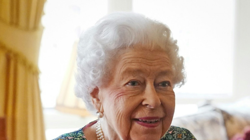 La reine Elizabeth II, souffrant du Covid-19, annule des visioconf&eacute;rences&nbsp;