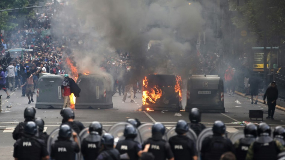 Periodista en estado cr&iacute;tico por represi&oacute;n policial en protesta en Argentina 
