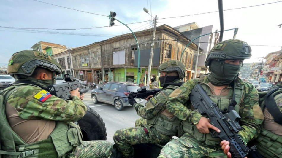 "O&ugrave; sont les armes?" : en Equateur, les gangs dans le viseur de l'arm&eacute;e
