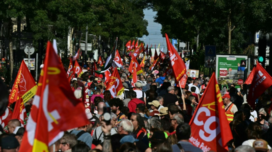 Salaires et retraites: premiers d&eacute;fil&eacute;s de la CGT et des lyc&eacute;es bloqu&eacute;s avant le discours du Premier ministre