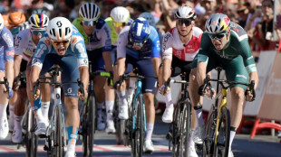 Tour d'Espagne: le Tch&egrave;que Bittner surprend Van Aert et Groves et remporte la 5e &eacute;tape