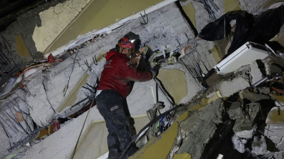 Zahl der Todesopfer durch Erdbeben steigt allein in der T&uuml;rkei auf fast 3000