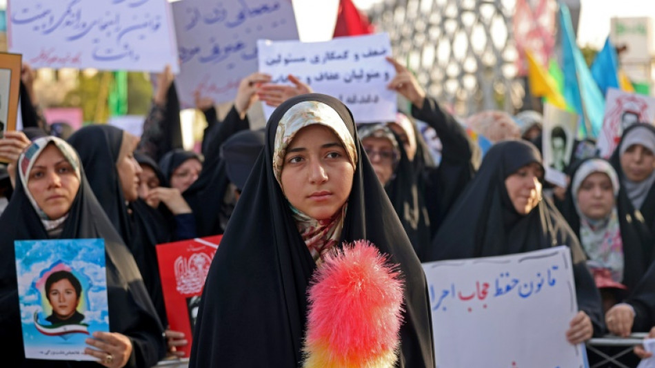 Ir&atilde; aumenta press&atilde;o contra mulheres que se negam a usar o v&eacute;u