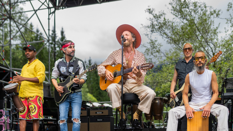 Tra bici, sole e pioggia, il concerto bike sold out di Jova