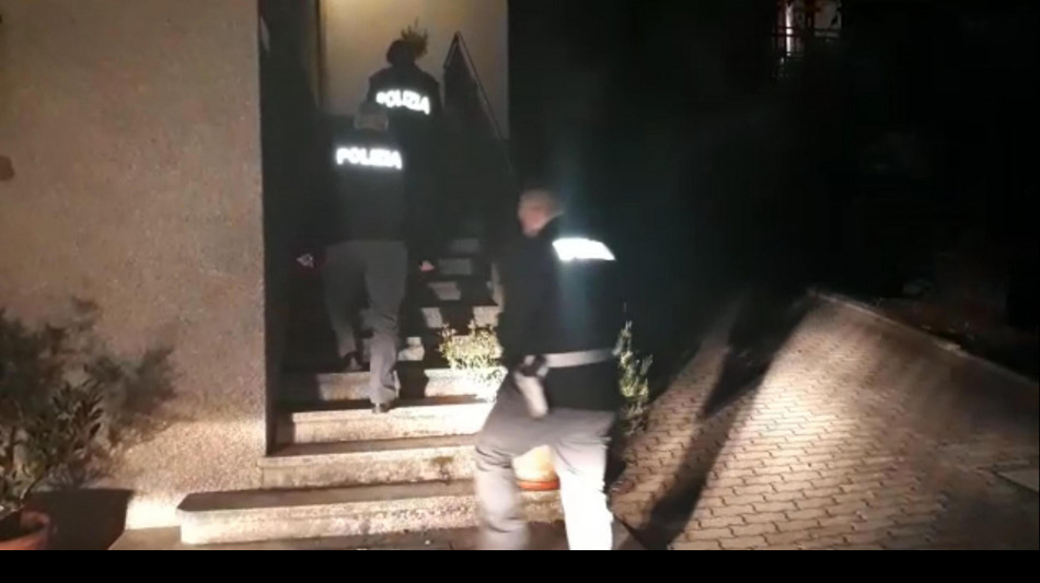 Arruolava giovani per azioni terroristiche, arrestato