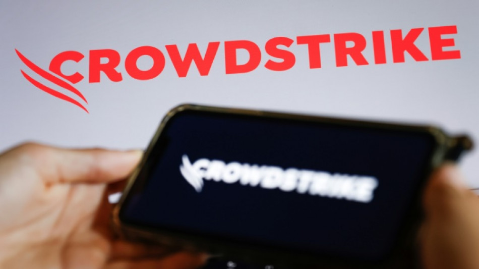 Apag&atilde;o global afeta companhias a&eacute;reas, bancos e hospitais