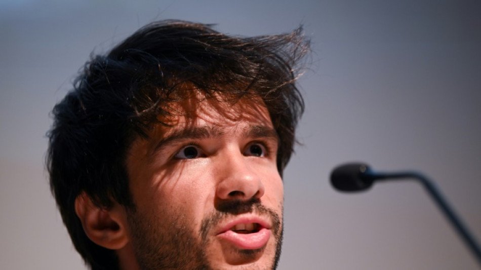 Defensor de l&iacute;der opositor, advogado franco-espanhol Juan Branco &eacute; preso no Senegal