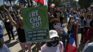 Decenas de personas se manifiestan en Chile por el rechazo de la nueva Constituci&oacute;n