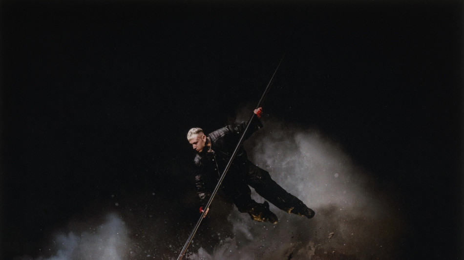 Lazza vola in testa alla hit parade con Locura