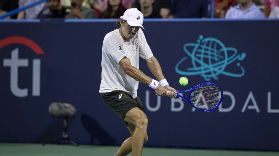 De Minaur battles to DC Open crown