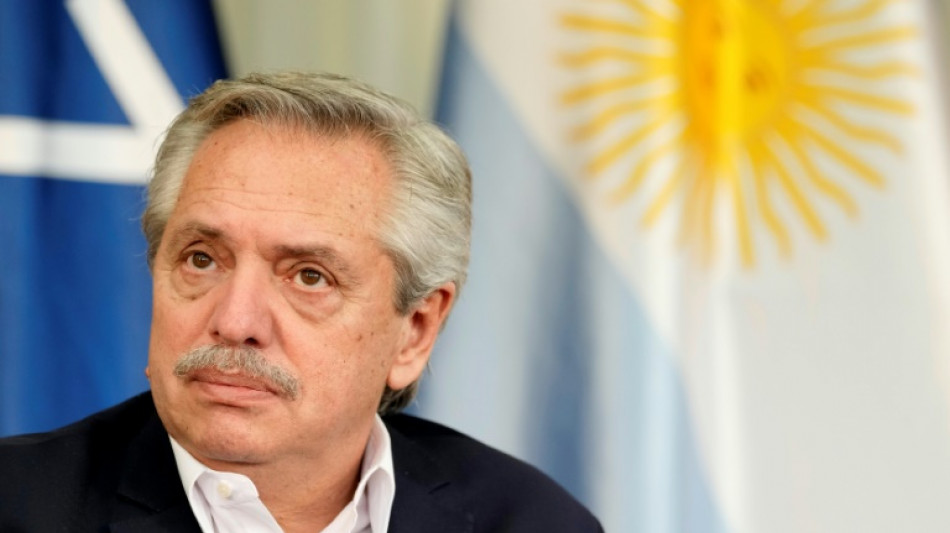 Argentina busca reducir d&eacute;ficit fiscal y acumular reservas, dice Fern&aacute;ndez