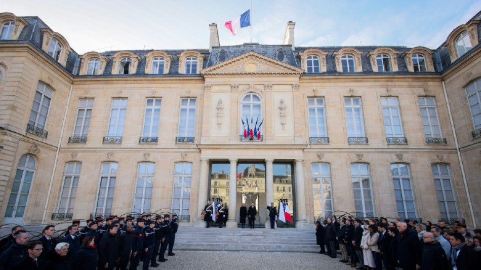 Une minute de silence pour "entourer les Mahorais" apr&egrave;s le cyclone d&eacute;vastateur &agrave; Mayotte