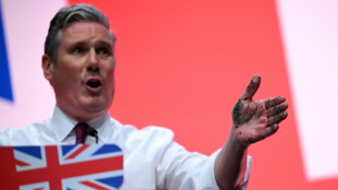 L&iacute;der trabalhista promete 'uma d&eacute;cada de renova&ccedil;&atilde;o nacional' no Reino Unido