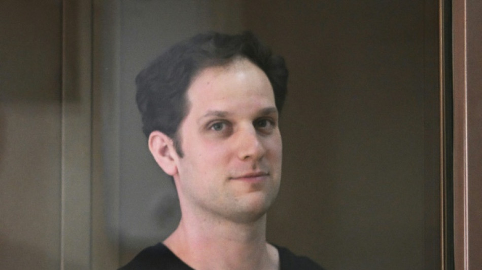 Justi&ccedil;a russa mant&eacute;m detido jornalista americano Evan Gershkovich