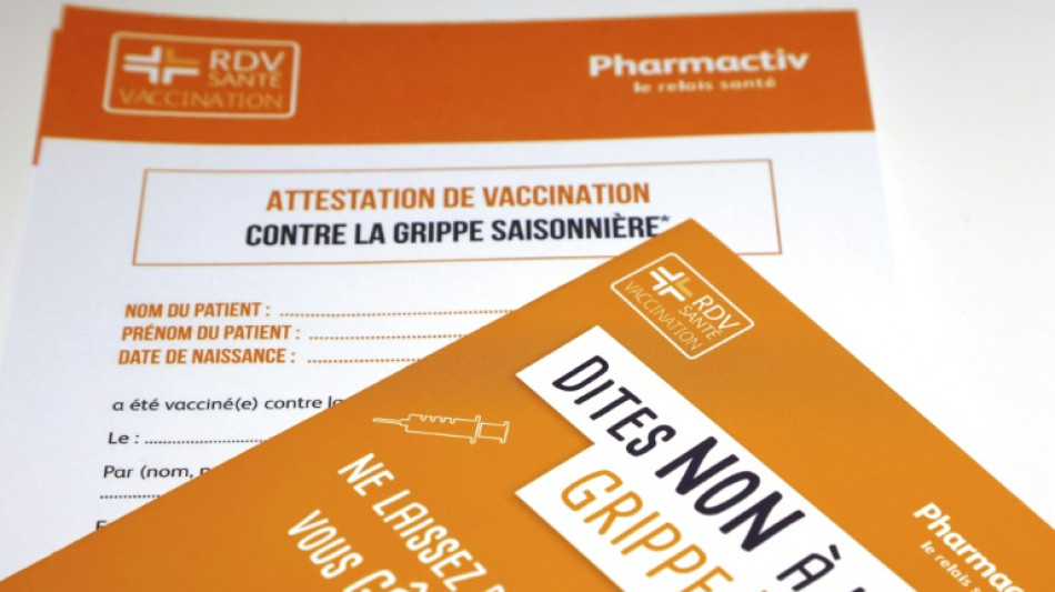 D&eacute;j&agrave; dans une vague Covid, la France commence &agrave; vacciner contre la grippe