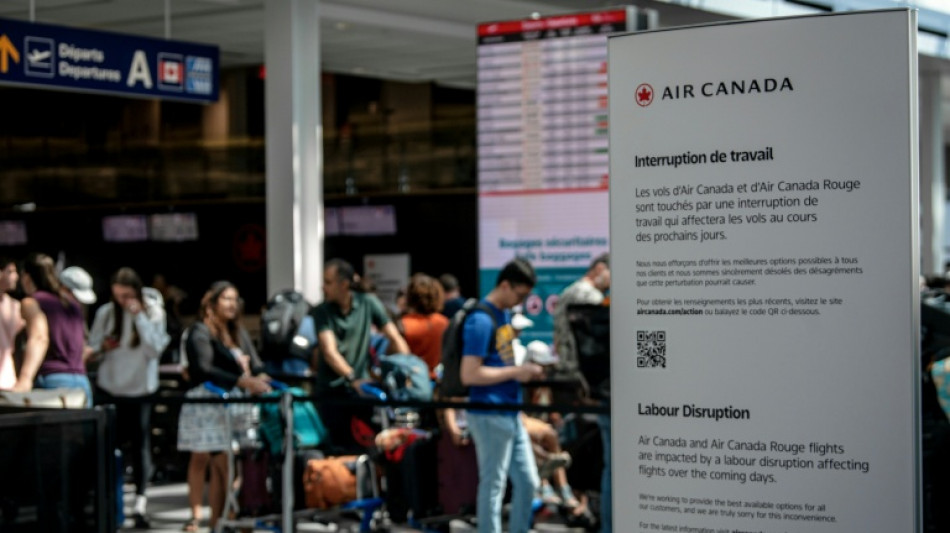 Canada moves to halt strike as hundreds of flights grounded