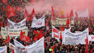 Tausende bei Kundgebung zu Tarifrunde: VW-Besch&auml;ftigte erh&ouml;hen Druck auf Vorstand