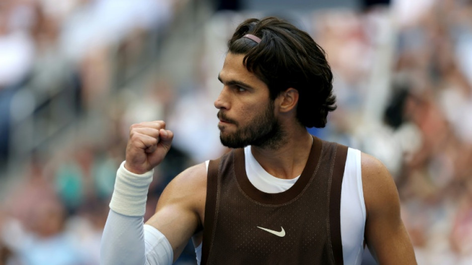 Alcaraz vence sem sustos e vai &agrave;s oitavas do US Open