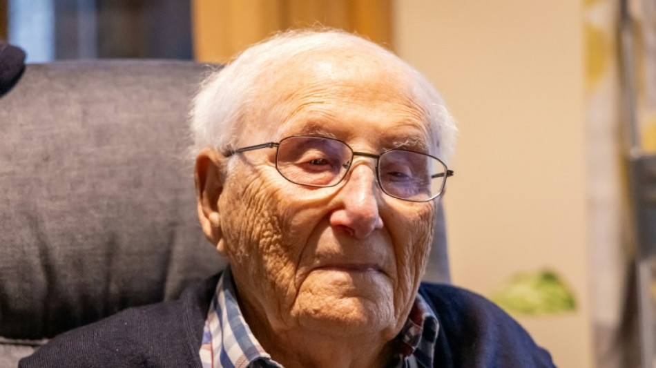 Un sobreviviente de Auschwitz devuelve una condecoraci&oacute;n alemana tras la alianza de conservadores y extrema derecha