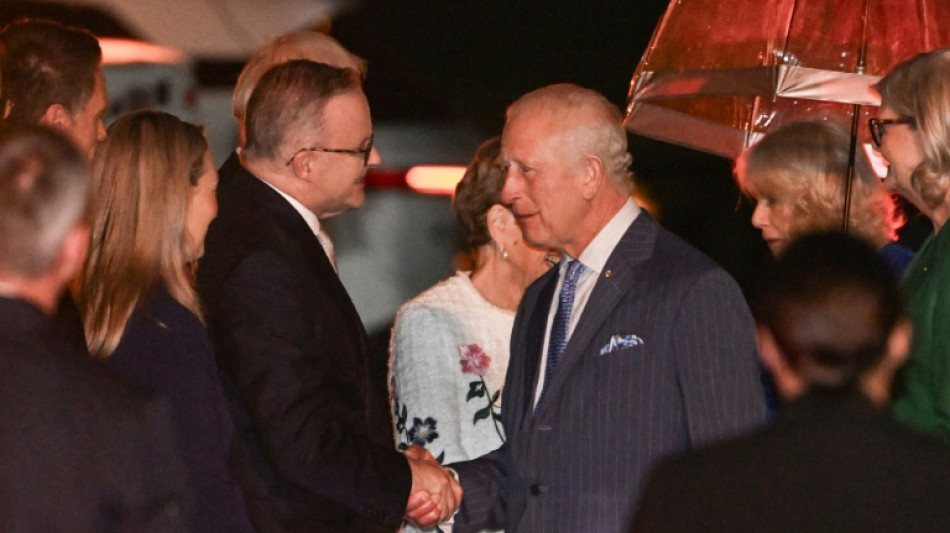 Charles III chega &agrave; Austr&aacute;lia em sua primeira grande viagem ap&oacute;s o c&acirc;ncer