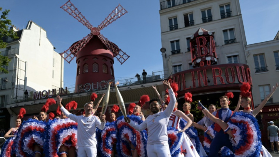 La llama ol&iacute;mpica atraviesa Par&iacute;s a once d&iacute;as de los Juegos