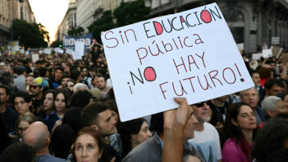 Milei garante que vai manter universidades p&uacute;blicas e critica opositores