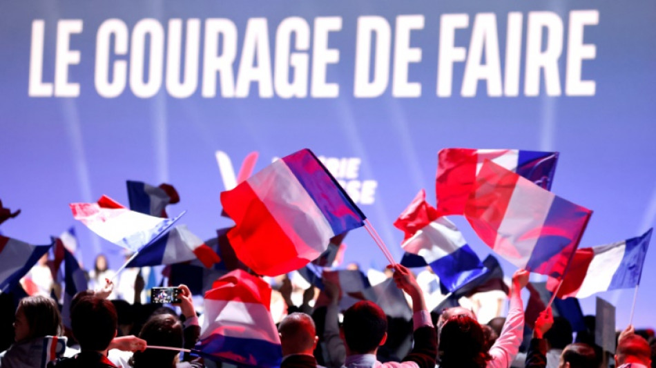 Los silbidos a Sarkozy, s&iacute;mbolo de una derecha bajo presi&oacute;n en la presidencial en Francia