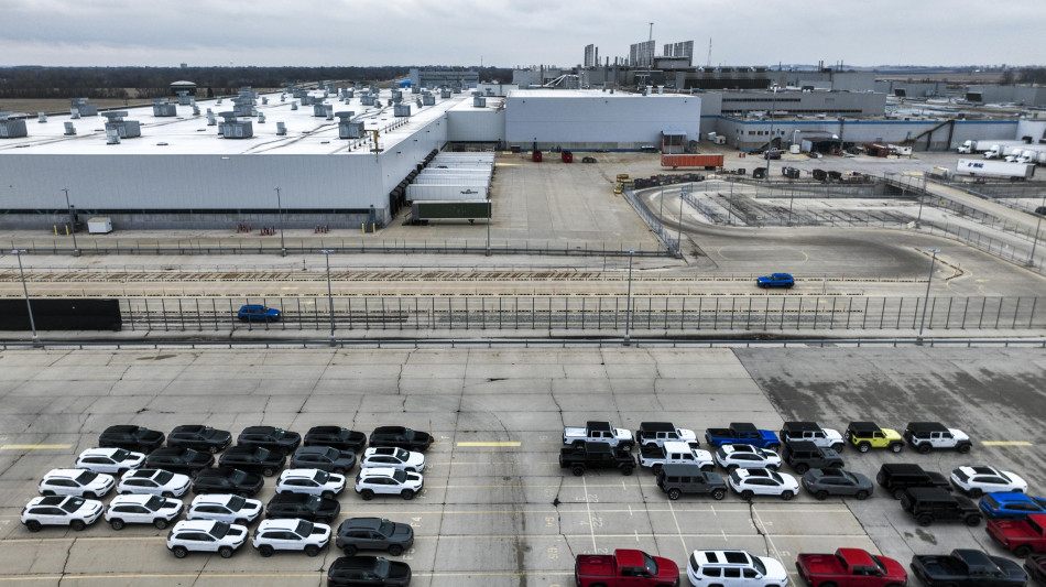 Istat, a febbraio produzione di autoveicoli -33,5% annuo