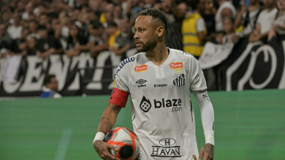 Neymar y otras figuras de Brasil piden jugar solo en c&eacute;sped natural