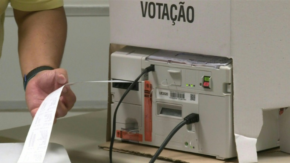 Pr&eacute;sidentielle au Br&eacute;sil: Bolsonaro regonfl&eacute; avant le 2e tour 