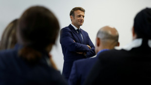 L&eacute;gislatives: Macron, bouscul&eacute; sur sa gauche, &eacute;voque la s&eacute;curit&eacute; en zone rurale