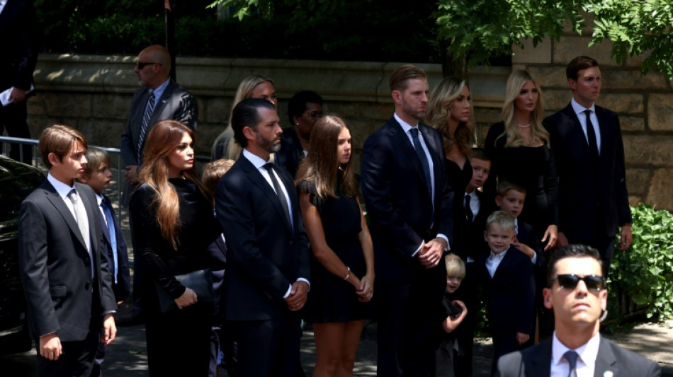 Familia Trump da el &uacute;ltimo adi&oacute;s a Ivana en funeral en Nueva York