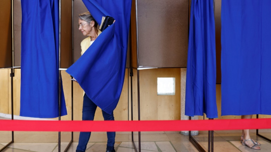 L&eacute;gislatives: perc&eacute;e de la gauche unie qui fait jeu &eacute;gal avec le camp Macron