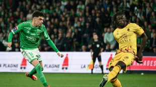 Barrages L1 aller: Saint-Etienne prend une petite option, Metz pr&eacute;serve ses chances