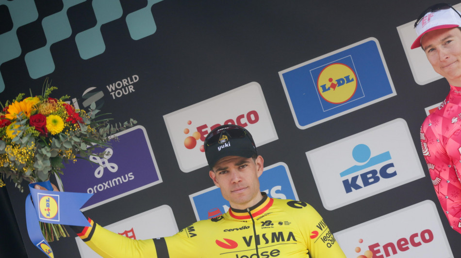 Giro: Van Aert vince la 9/a tappa, Del Toro &egrave; nuova maglia rosa