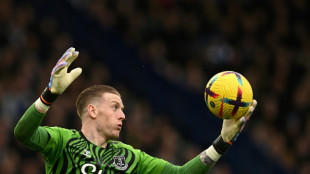 Pickford agrees new contract to stay at Everton