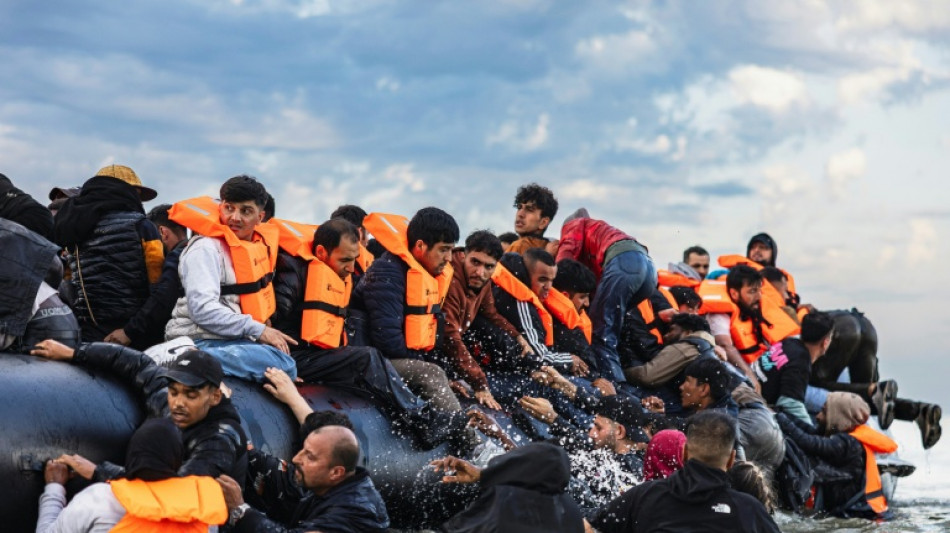 GB: mais de 50 mil migrantes cruzaram canal da Mancha desde posse de premi&ecirc; trabalhista