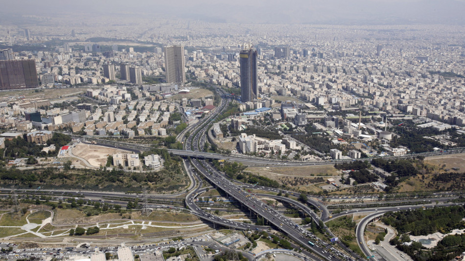 Iran, migliaia di persone a manifestazioni contro Israele