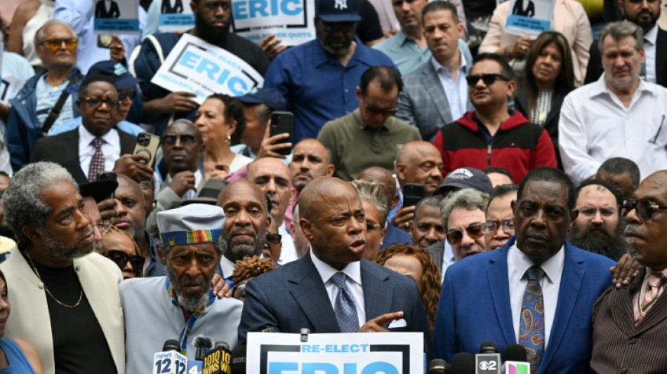 Prefeito de NY anuncia candidatura &agrave; reelei&ccedil;&atilde;o com cr&iacute;ticas a rival Mamdani