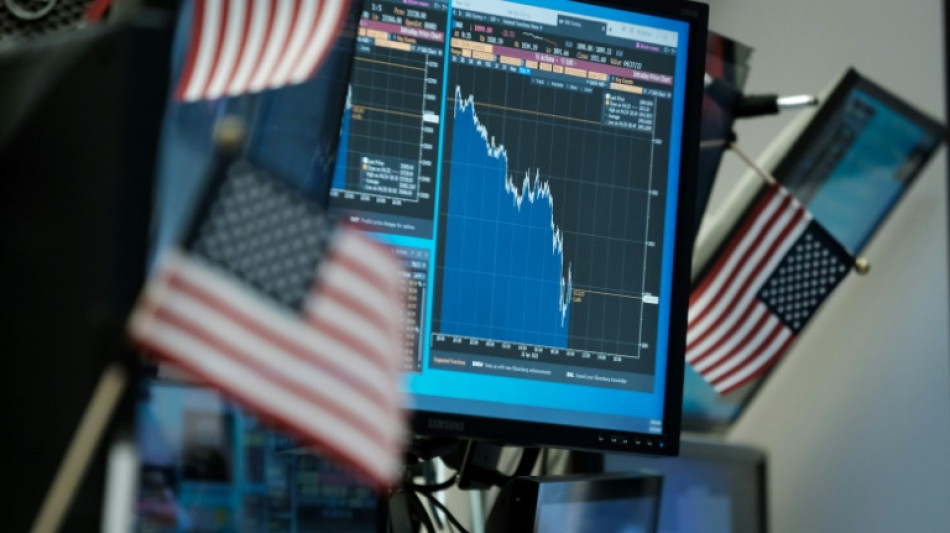 Wall Street dans le vert, port&eacute;e par les r&eacute;sultats et un dollar plus faible