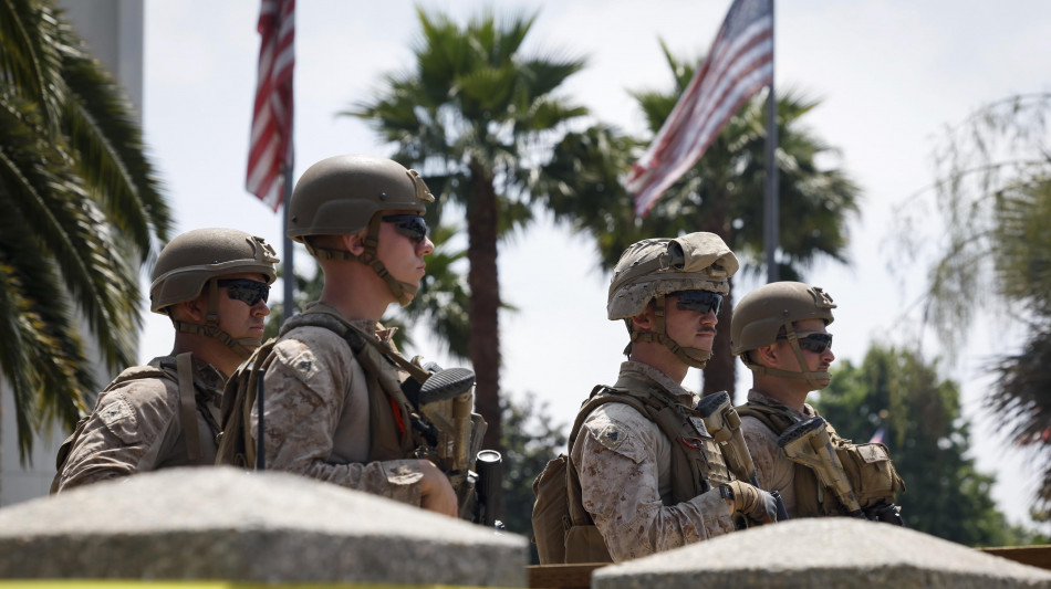 Marine schierati a Los Angeles effettuano il primo arresto
